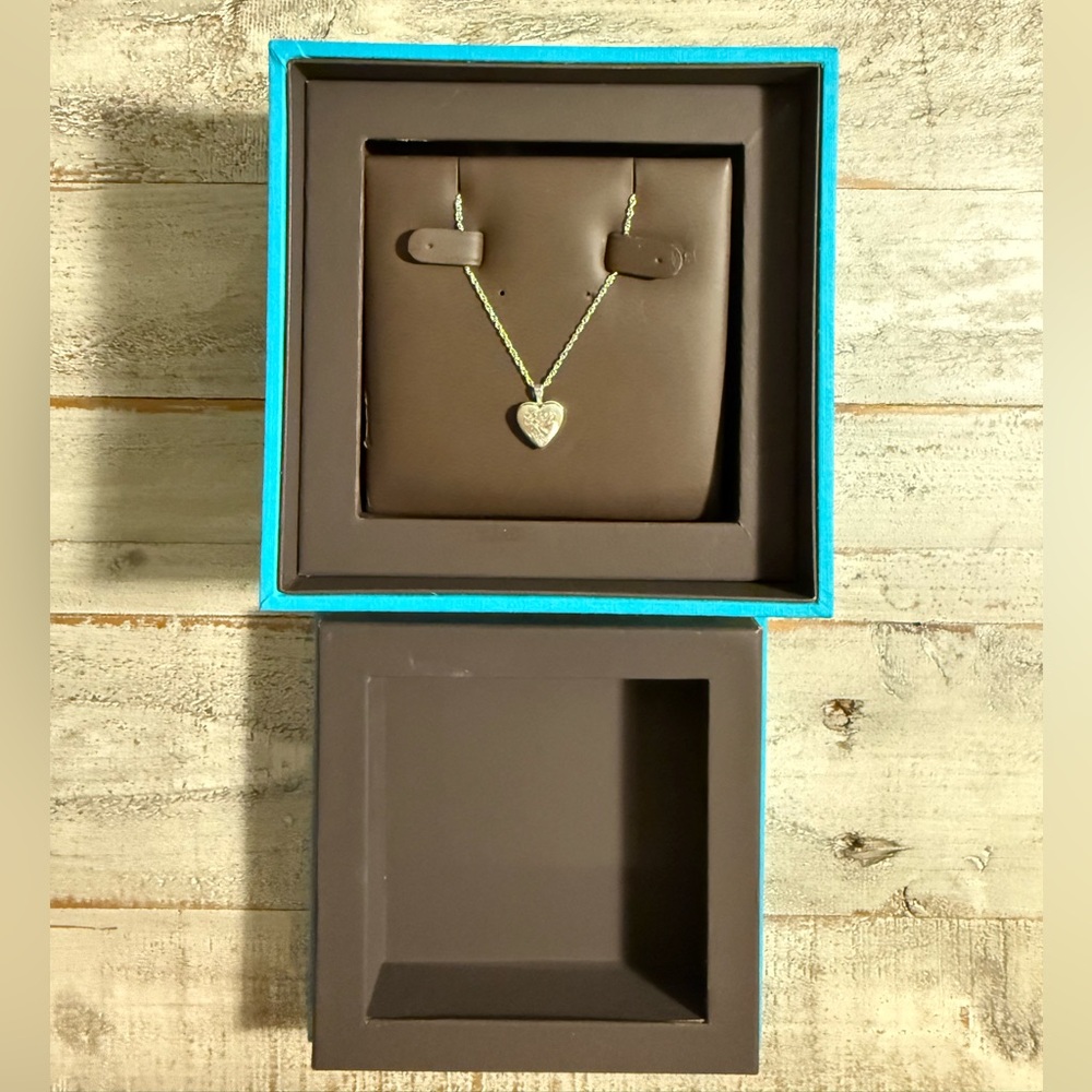 Heart locket w etching detail Sterling Silver w chain and box & case BIRKS VGUC
